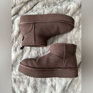 American Eagle Platform Lined Boots